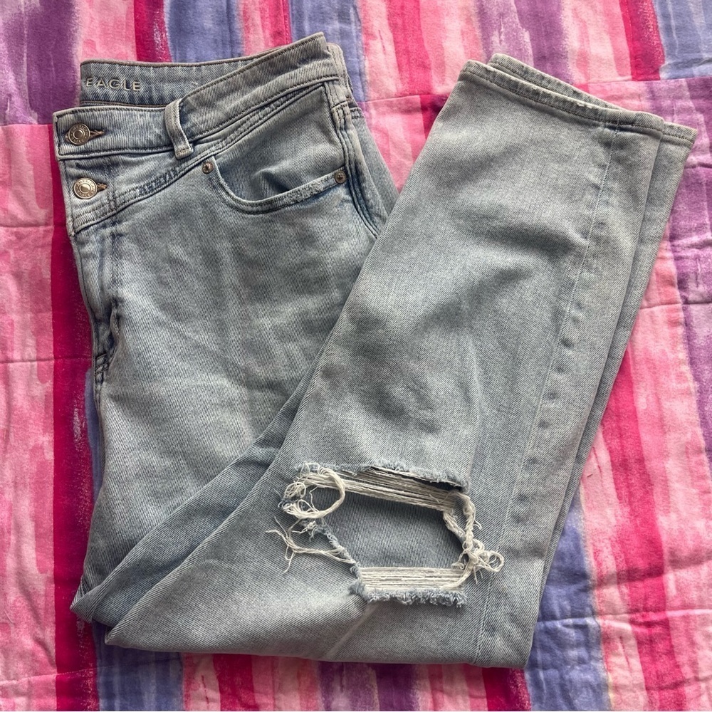 American Eagle Light Wash Distressed Mom Jeans size 16 short